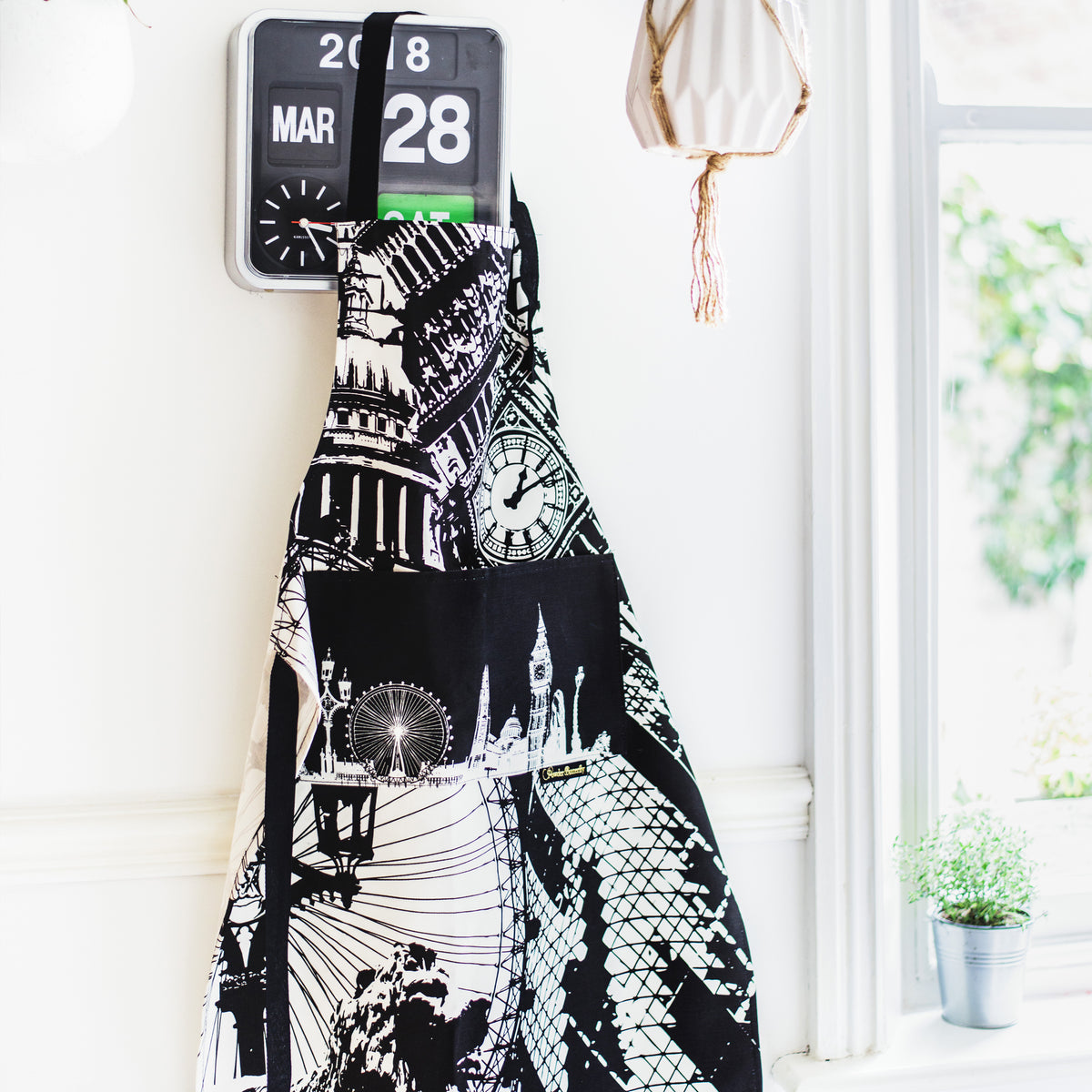London Landmarks Themed  Apron - St Paul's Cathedral, Big Ben, London Eye, The Shard